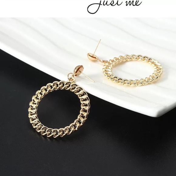 Gold circle chain trending style hoop earrings - Picture 4 of 5